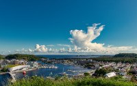 «Skyfisken» over havet og øya 1