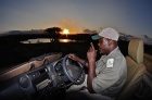 Safari guide i solnedgang