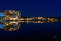 Mandal Hotel i nattens lys