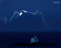 Katland Fyr og  fullmåne