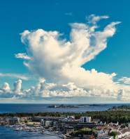 «Skyfisken» over havet og øya